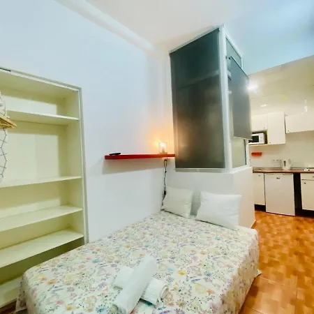 01 Apartamento 2 ,3 *